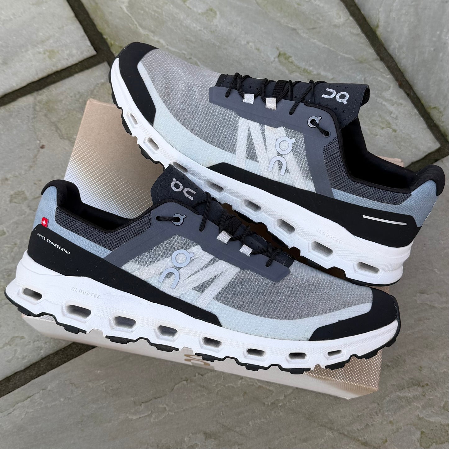 On Running CloudVista - Black / White - UK12