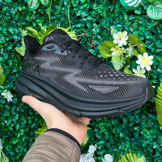 Hoka Clifton 9 - Triple Black - UK9.5