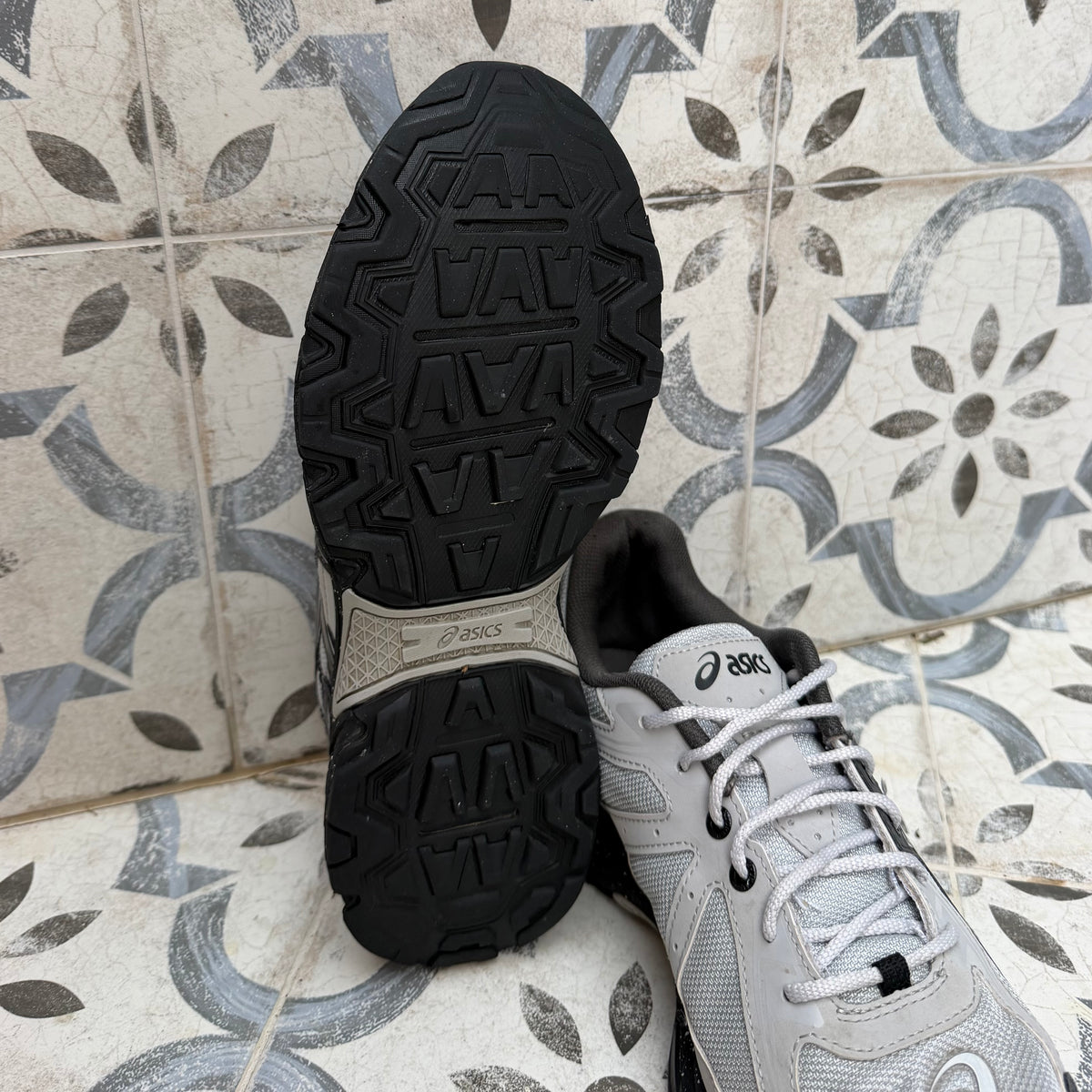 Asics Gel-Venture 6 - Glacier Grey / Black - UK8