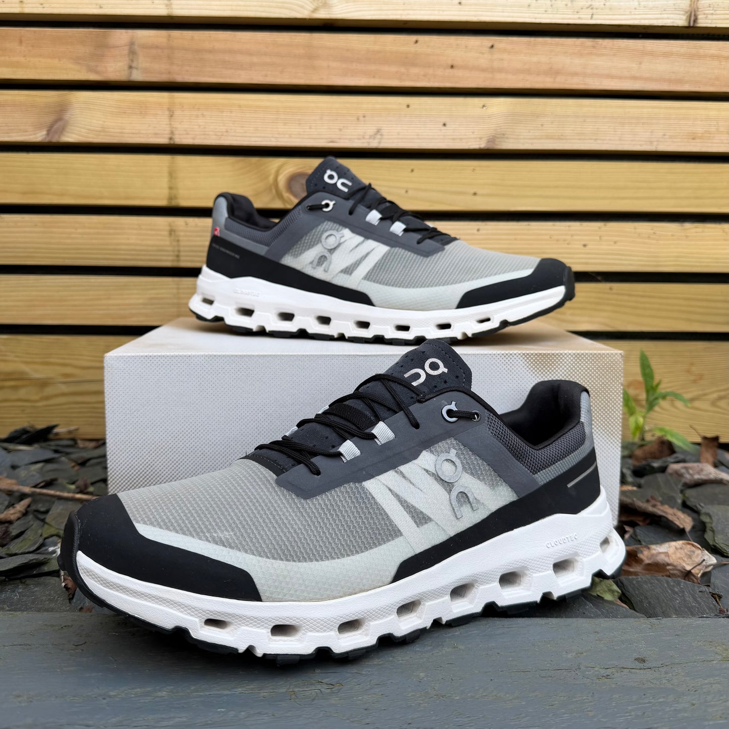 On Running CloudVista - Black / White - UK10