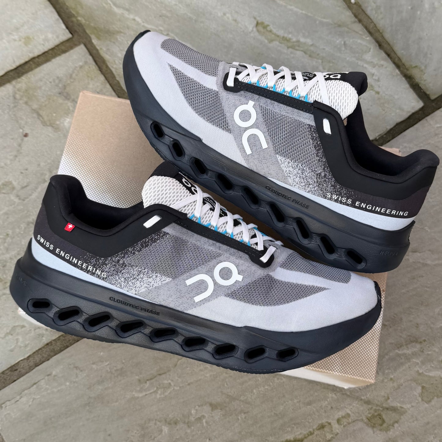 On Running CloudSurfer Next Lumos - Black / Dew - UK9