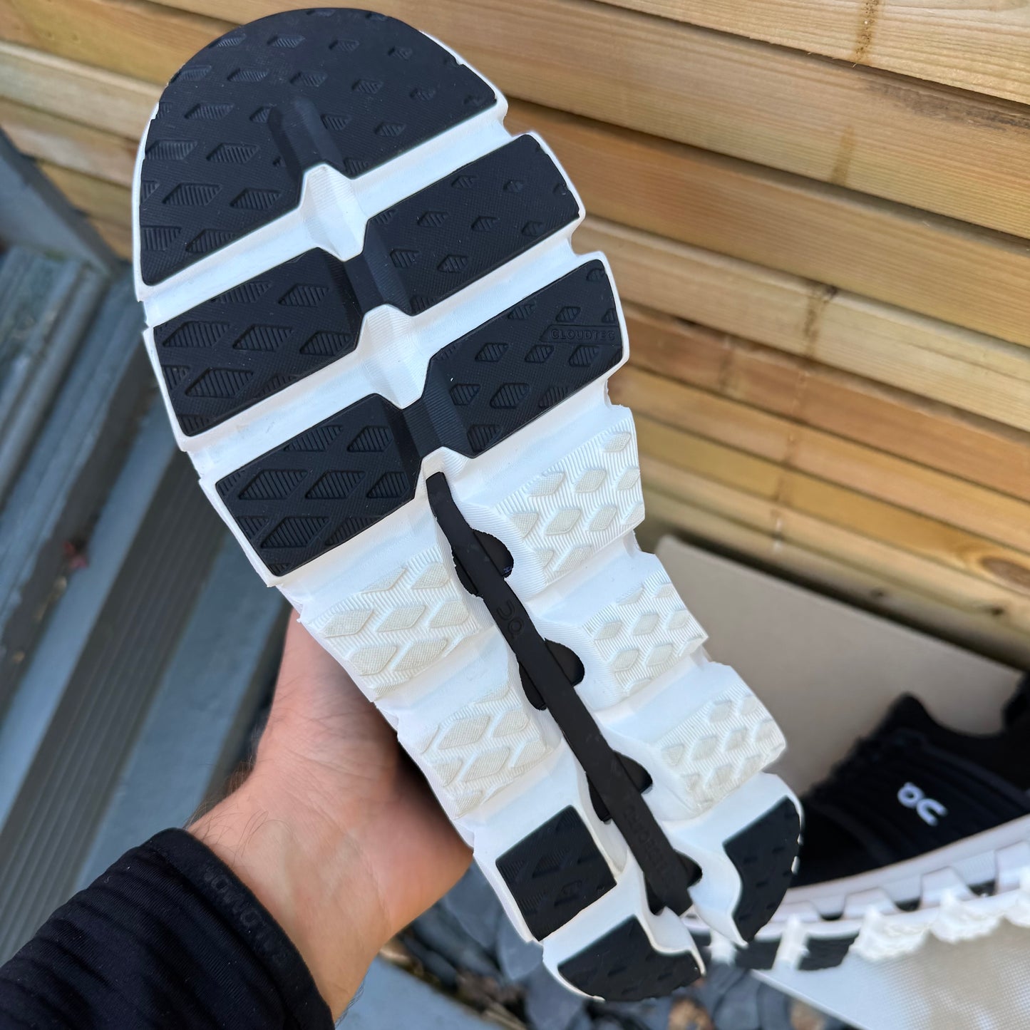 On Running CloudSwift 3.0 - Black - UK9