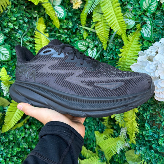 Hoka Clifton 9 - Triple Black - UK11.5