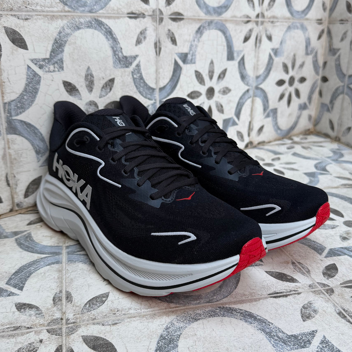 Hoka Clifton 10 - Black / White - UK9.5 - Brand New