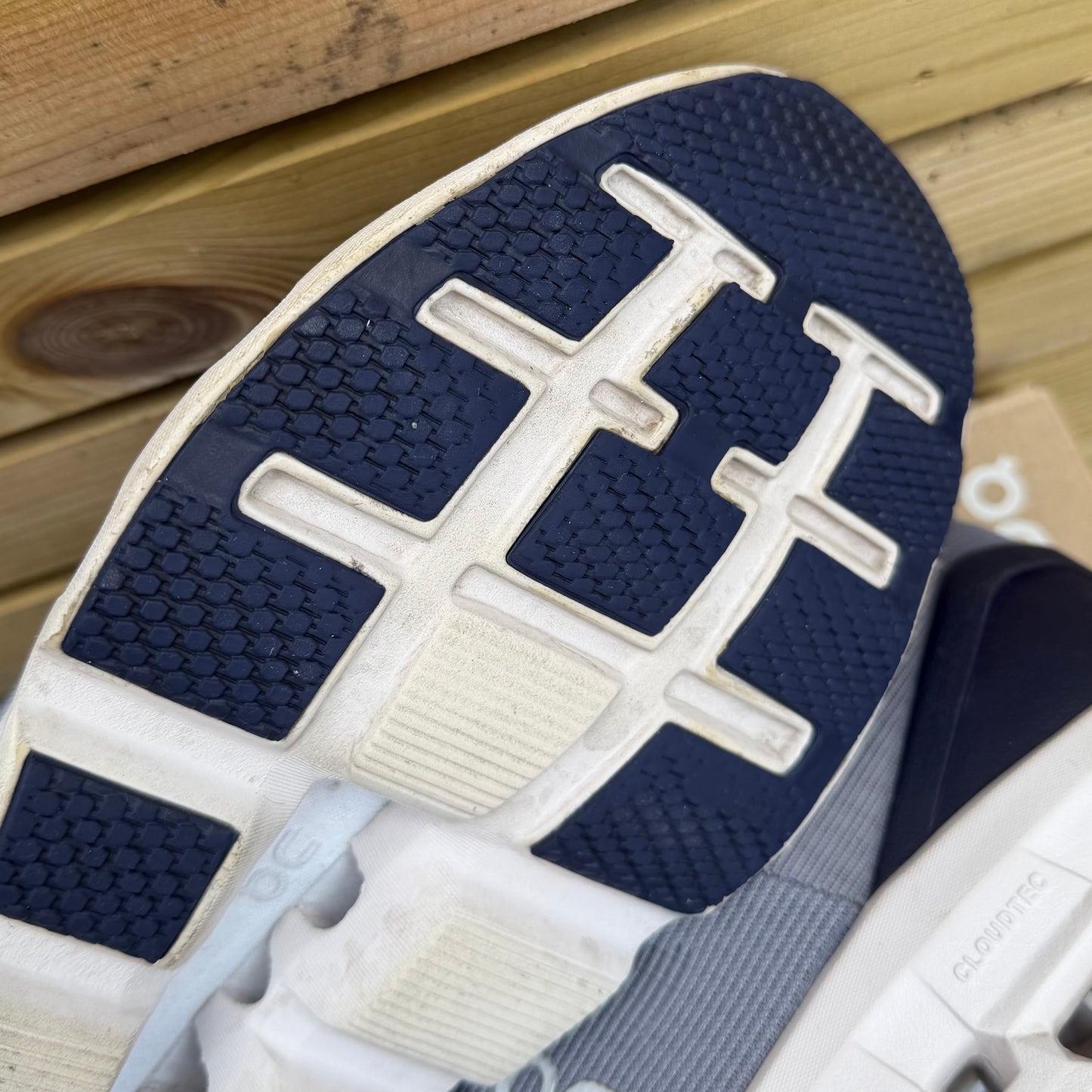 On Running CloudStratus 2 - Fossil / Midnight - UK11.5