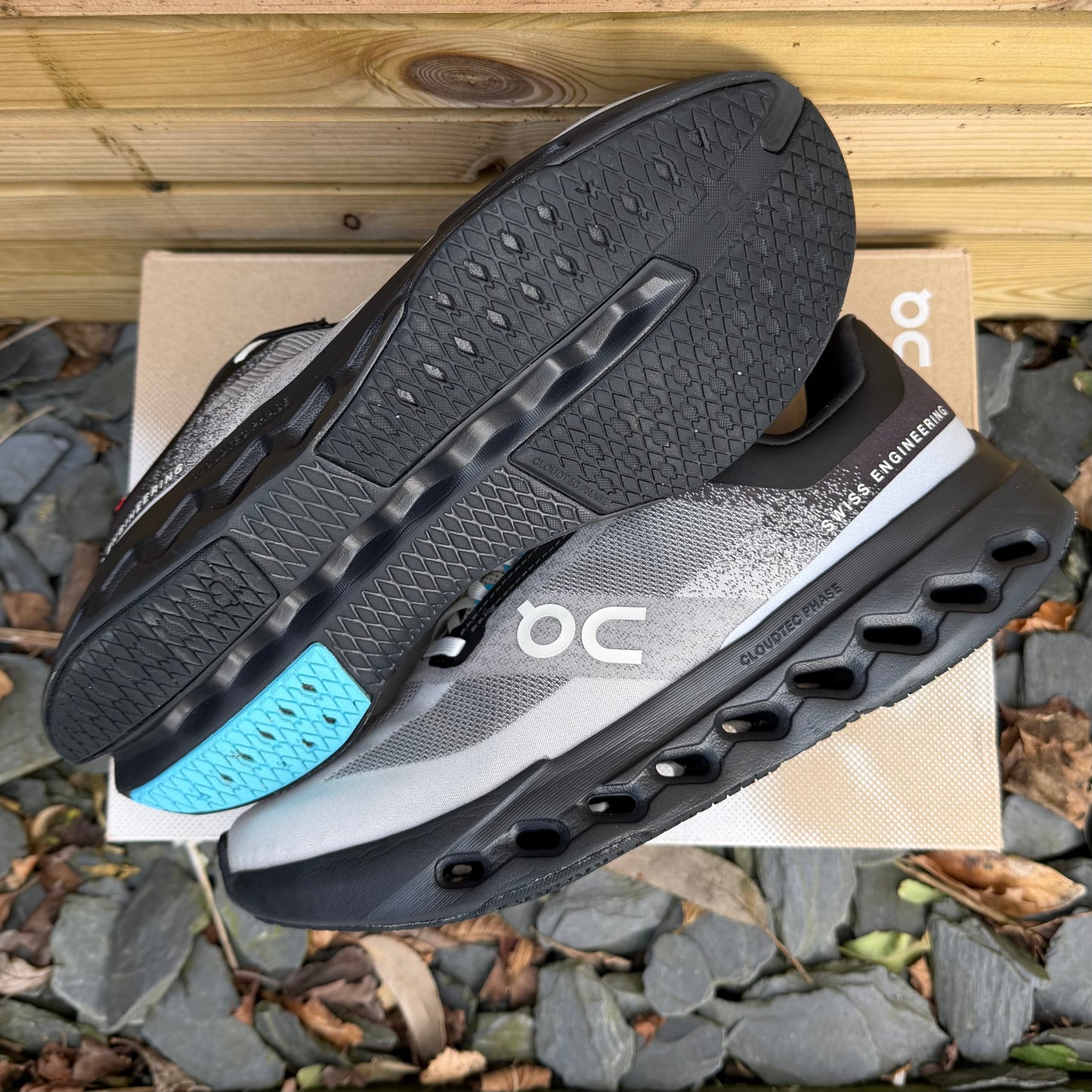 On Running CloudSurfer Next Lumos - Black / Dew - UK9