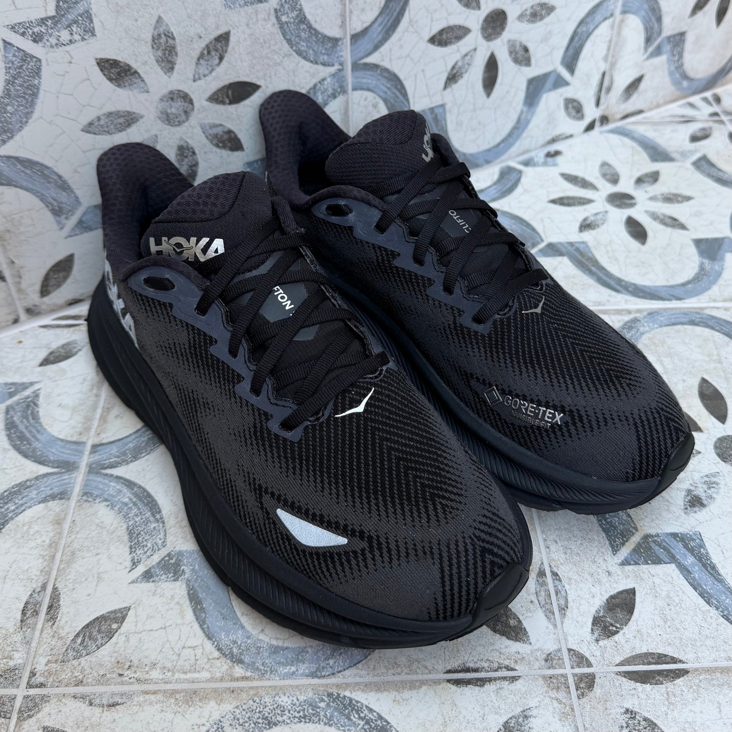 Hoka Clifton 9 Gore-Tex - Black Reflect - UK8.5