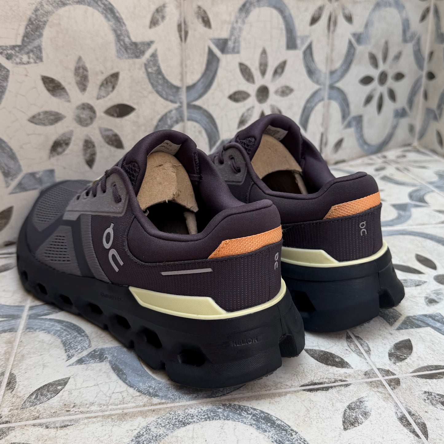 On Running CloudRunner 2 - Black / Tangerine - UK8