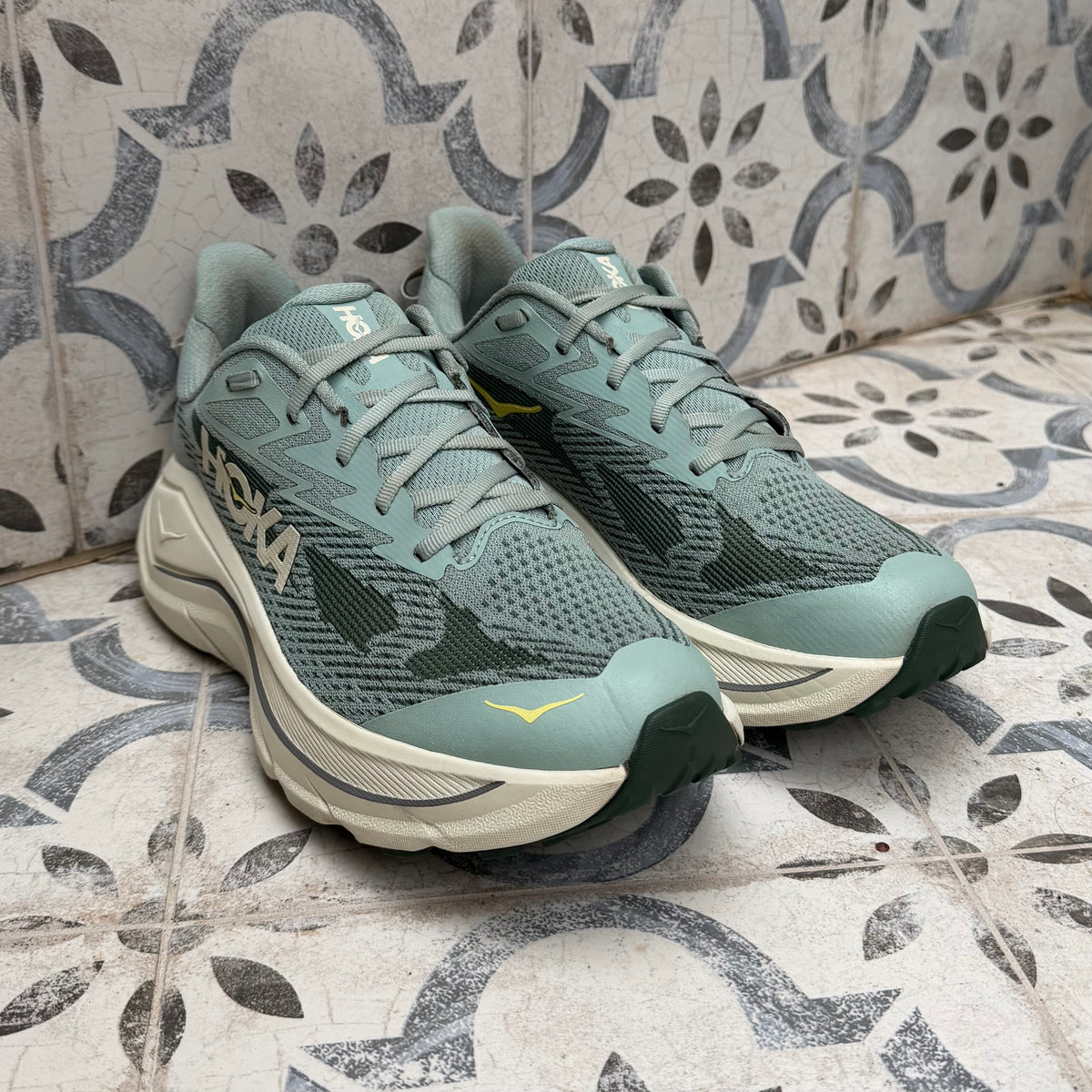 Hoka Challenger 8 - Jade / Truffle Salt - UK9